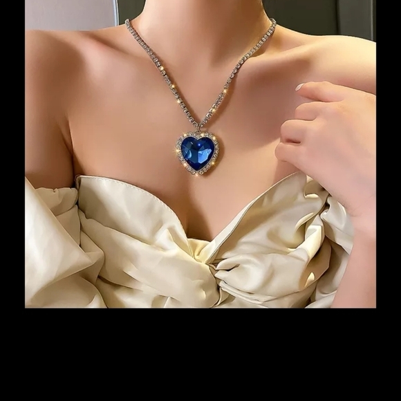 Big blue crystal pendant necklace filled Rhinestone - Picture 2 of 3